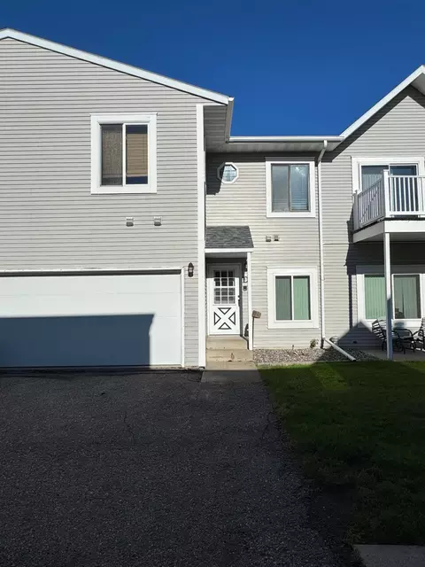 3309 15th Ave S #D, Fargo, ND 58103