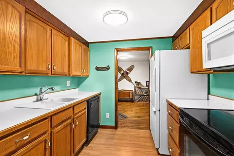 Kitchen - 30149 E Shore Dr, Pengilly, MN 55775 photo 2 of 2