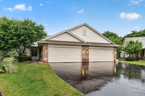 313 Summer Pl E, Maplewood, MN 55117