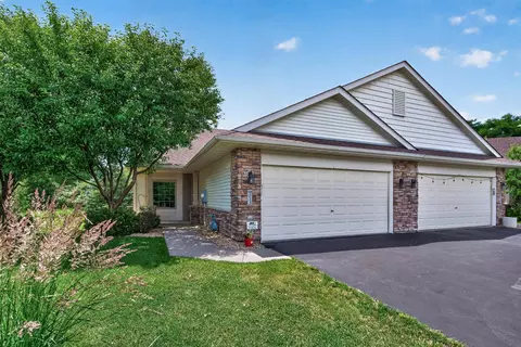 313 Summer Pl E, Maplewood, MN 55117