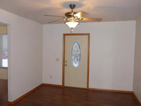 Entry Way - 101 Wilson St, Springfield, MN 56087 photo 5 of 6