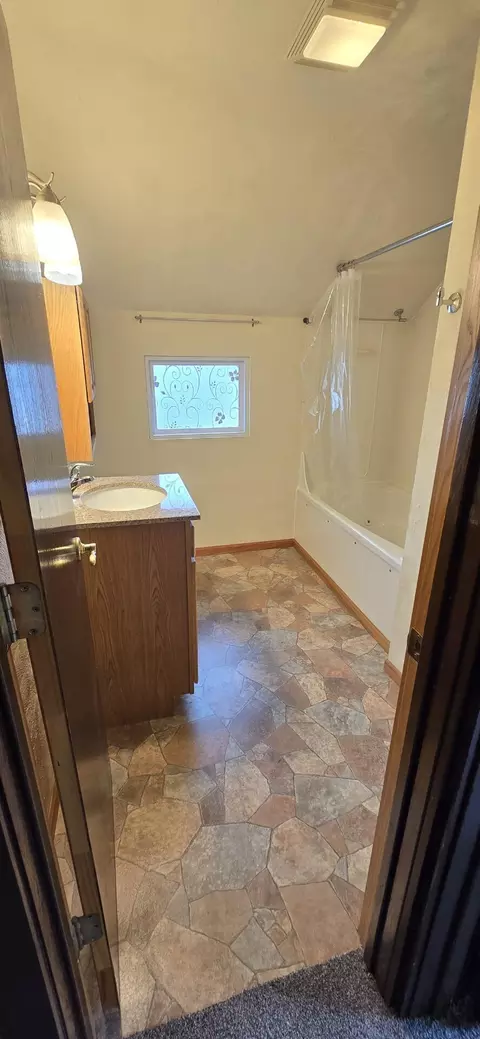 Bath - 101 Wilson St, Springfield, MN 56087 photo 1 of 7