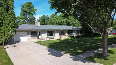 415 N 8th St, River Falls, WI 54022