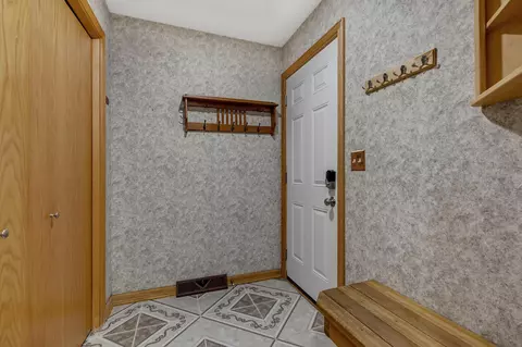 Entry Way - 2721 Park Dr, Saint Cloud, MN 56303 photo 2 of 4