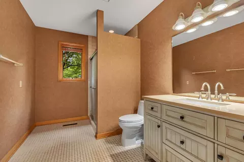 Bath - 2721 Park Dr, Saint Cloud, MN 56303 photo 4 of 4