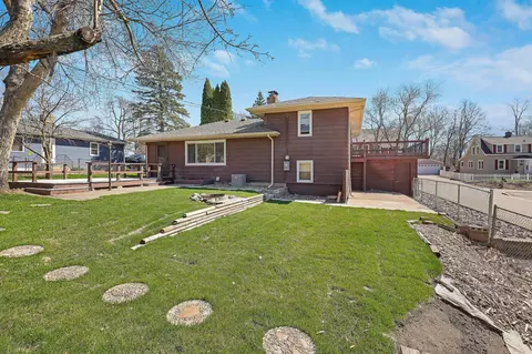 2930 Bay St, Wayzata, MN 55391