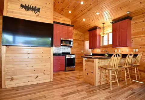 Kitchen - 19367 150th Ave, Milaca, MN 56353 photo 6 of 9