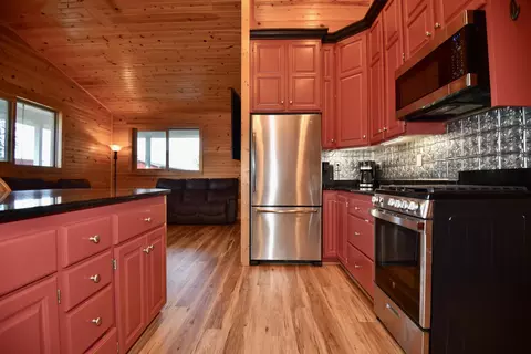Kitchen - 19367 150th Ave, Milaca, MN 56353 photo 4 of 9