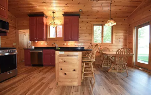 Kitchen - 19367 150th Ave, Milaca, MN 56353 photo 8 of 9
