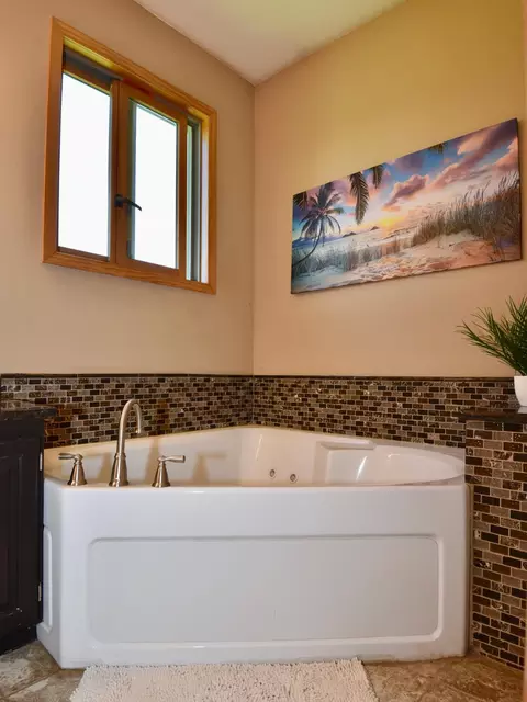 Bath - 19367 150th Ave, Milaca, MN 56353 photo 5 of 8