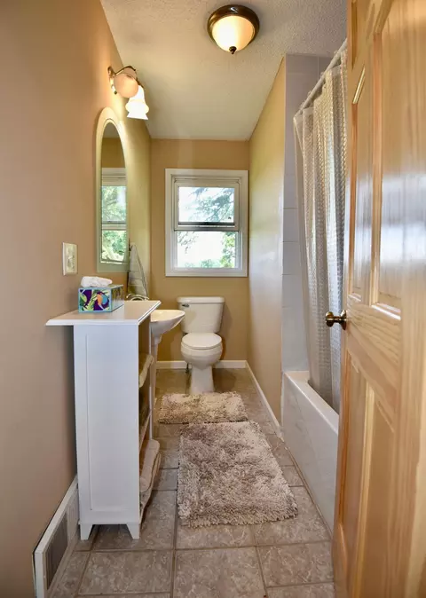 Bath - 19367 150th Ave, Milaca, MN 56353 photo 1 of 8