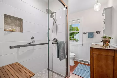 Bath - 20600 Carson Rd, Deephaven, MN 55331 photo 2 of 3