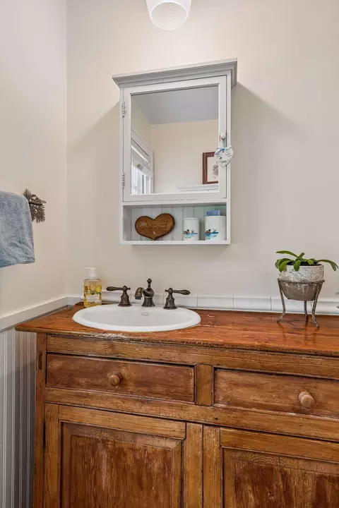 Bath - 20600 Carson Rd, Deephaven, MN 55331 photo 3 of 3