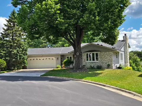 1280 Stassen Dr, West Saint Paul, MN 55118