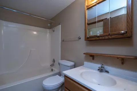 Bath - 1713 Graydon Ave, Brainerd, MN 56401 photo 2 of 3