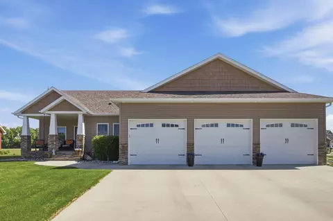 1406 W Summerwood Trl, Dilworth, MN 56529