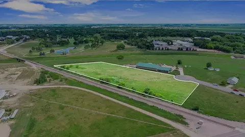 321 E Burlington Cir, Marshall, MN 56258