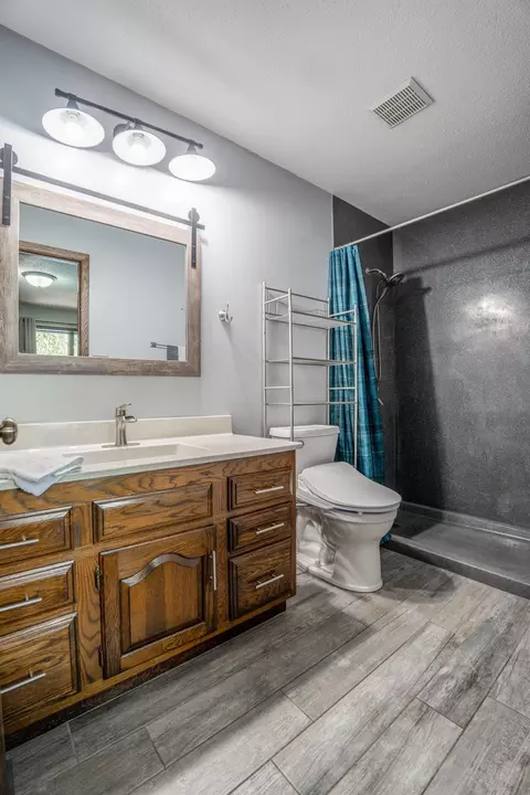 Bath - 733 11th St NW, Willmar, MN 56201 photo 2 of 3