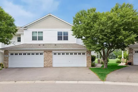 7558 5th St N, Oakdale, MN 55128
