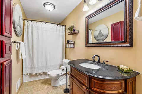 Bath - 4258 Valley Forge Pl, Eagan, MN 55123 photo 2 of 2