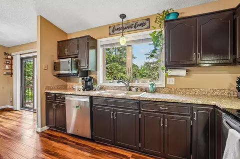 Kitchen - 4258 Valley Forge Pl, Eagan, MN 55123 photo 4 of 4