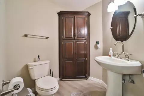 Bath - 14476 Lynndale Dr, Baxter, MN 56425 photo 2 of 4