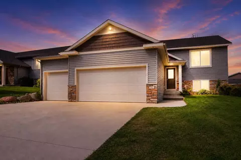 280 Highlands Ave, Zumbrota, MN 55992