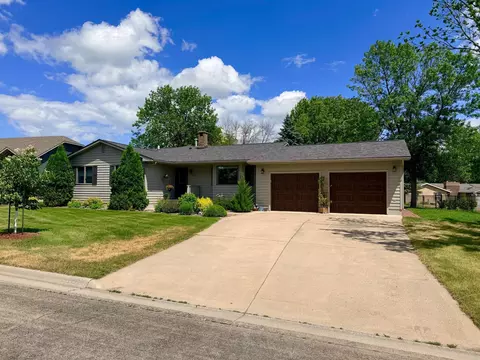 437 Crescent Dr, Albert Lea, MN 56007