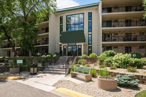 10501 Cedar Lake Rd #413, Hopkins, MN 55305