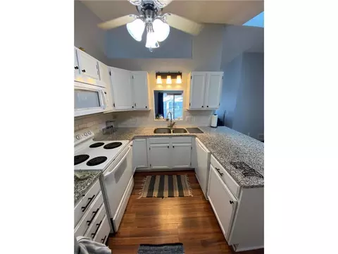 1060 Pond View Ct, Vadnais Heights, MN 55127