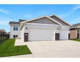 6879 67th St S, Horace, ND 58047