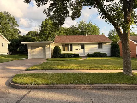 1049 Maple St, Red Wing, MN 55066