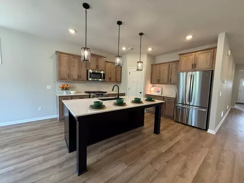 8219 Haywood Dr, Lino Lakes, MN 55014