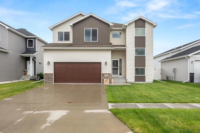 1038 Ashley Dr W, West Fargo, ND 58078