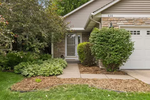 628 Eagle Ridge Rd, Woodbury, MN 55125