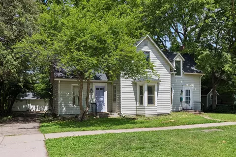 615 2nd St E, Northfield, MN 55057