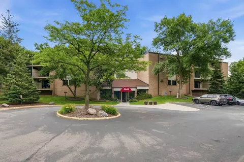 5645 Green Circle Dr #305, Hopkins, MN 55343
