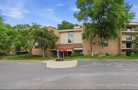 5645 Green Circle Dr #305, Hopkins, MN 55343