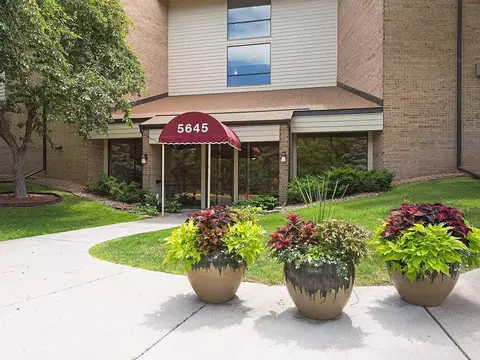 5645 Green Circle Dr #305, Hopkins, MN 55343
