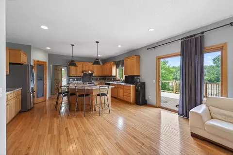 1511 Oakview Ct, Hugo, MN 55038