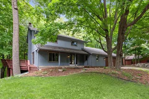 151 Choctaw Cir, Chanhassen, MN 55317