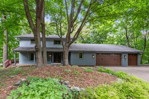 151 Choctaw Cir, Chanhassen, MN 55317