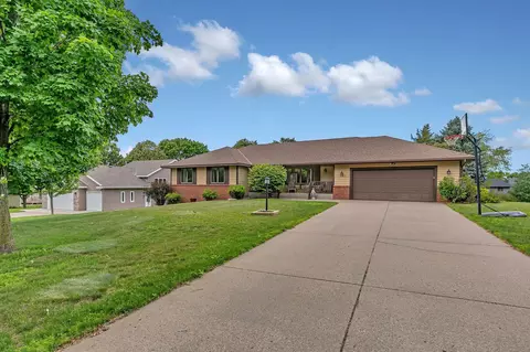 1905 Prairie Hill Rd, Saint Cloud, MN 56301