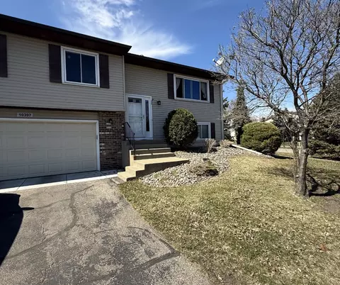 10397 Juniper Ln, Eden Prairie, MN 55347