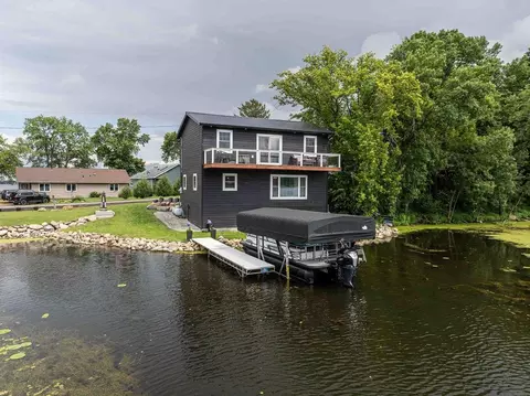 50798 Carpenters Point Ln, Elysian, MN 56028