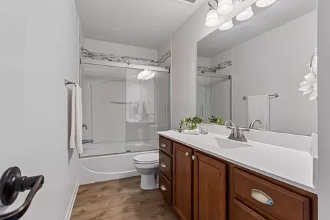 Bath - 3981 Cedar Grove Ln, Eagan, MN 55122 photo 3 of 3
