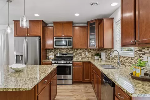 Kitchen - 3981 Cedar Grove Ln, Eagan, MN 55122 photo 2 of 3