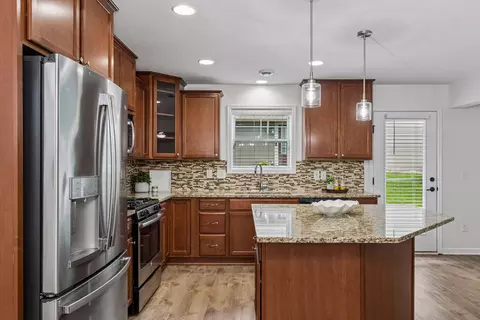 Kitchen - 3981 Cedar Grove Ln, Eagan, MN 55122 photo 3 of 3