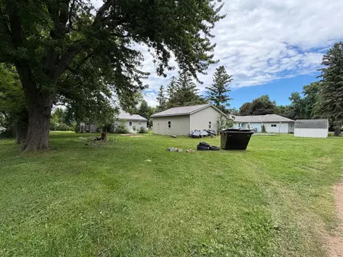 Exterior - 427 Cedar Ave, Westbrook, MN 56183 photo 3 of 5