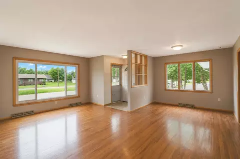 Living - 2011 6th Ave SE, Austin, MN 55912 photo 4 of 6